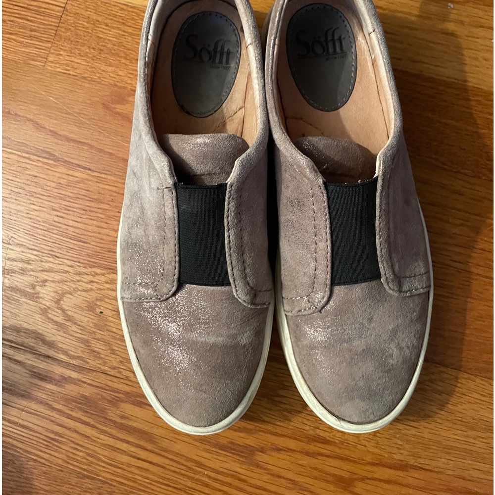 Sofft slip on sneakers